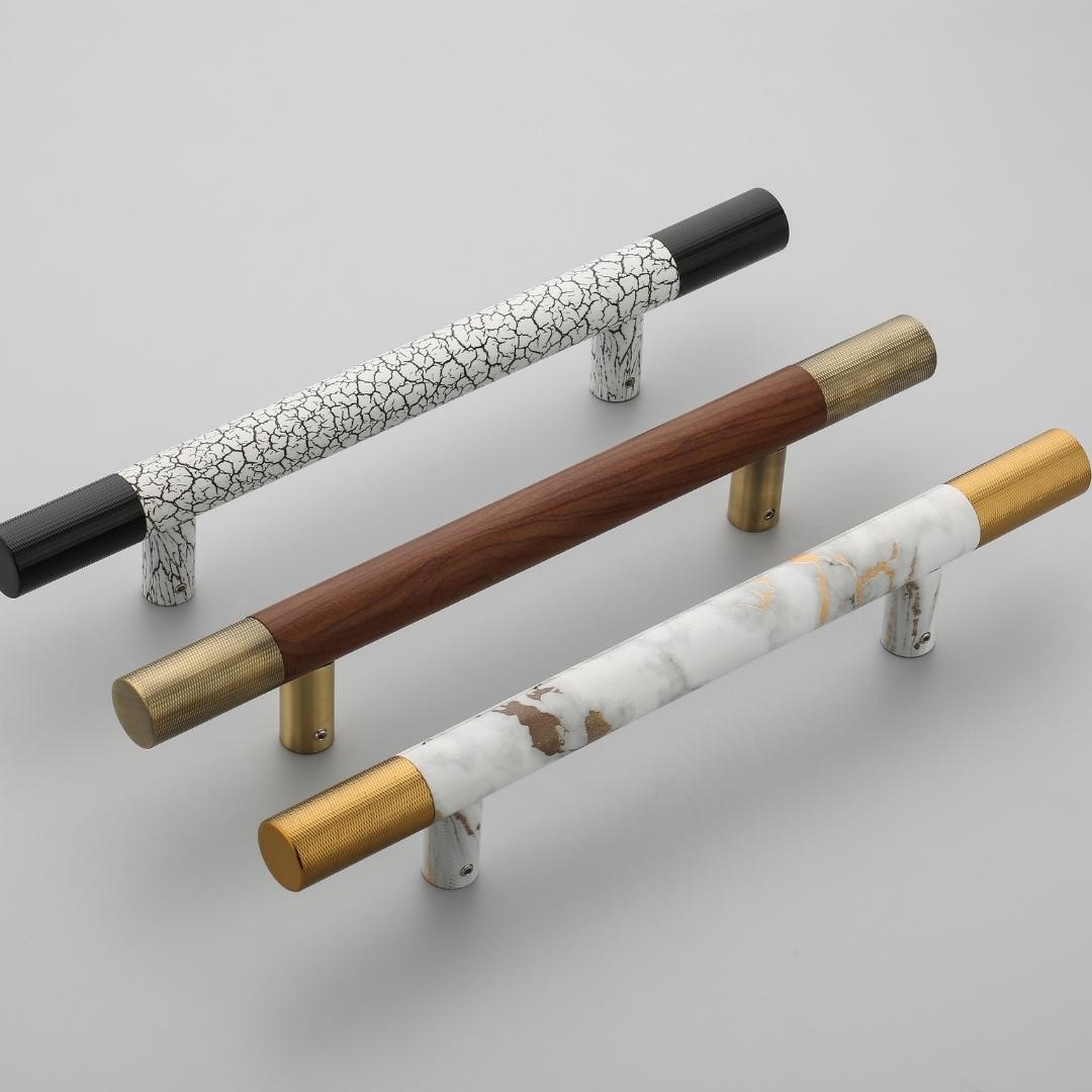 147 (3) Door Handle- 298 - Image 1
