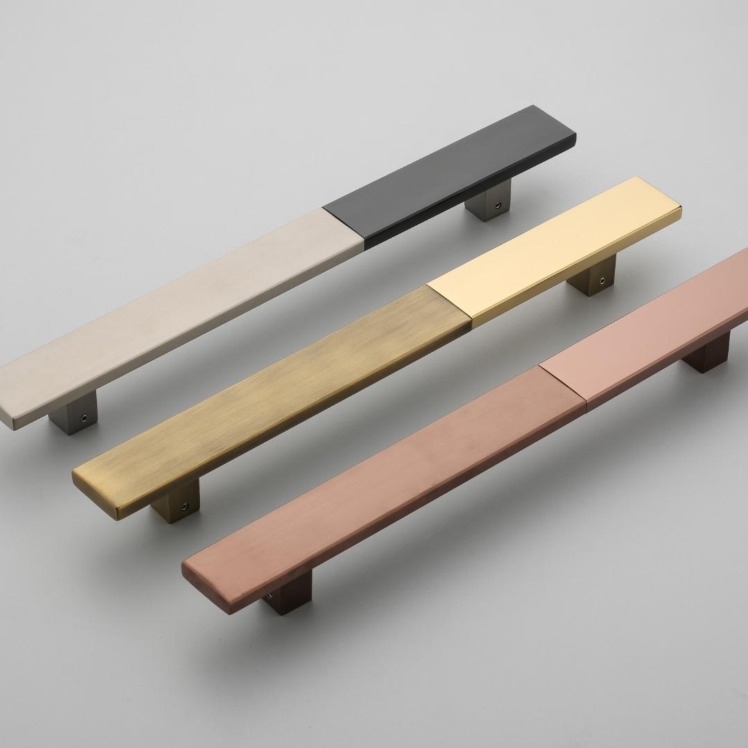 225 (1) Door Handle- 1211 - Image 1