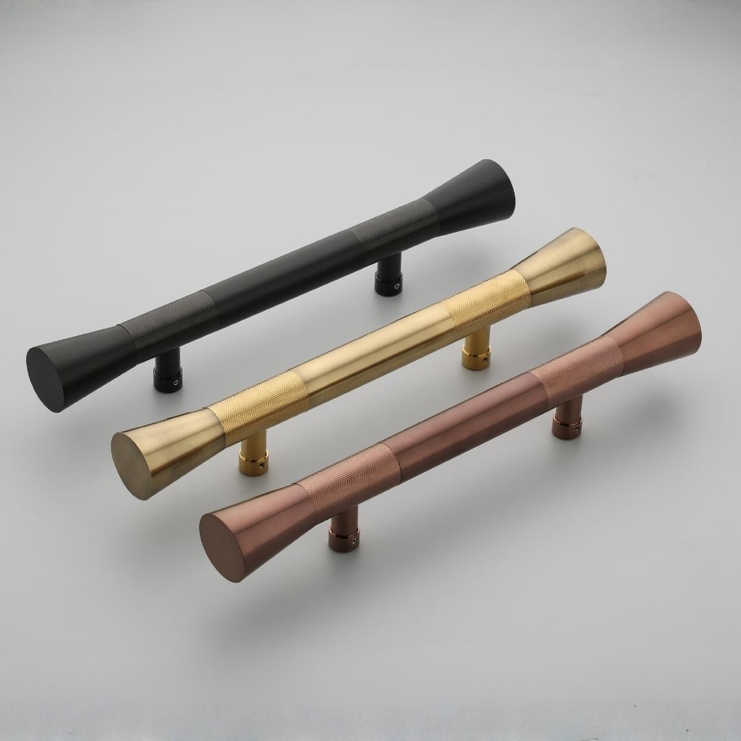 285 (1) Door Handle- 1221 - Image 1