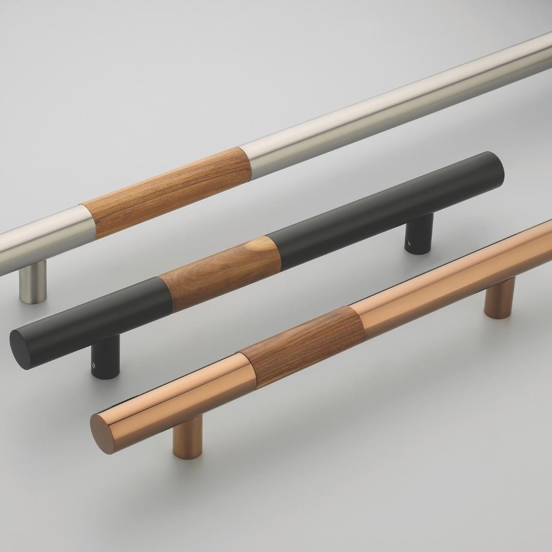 92 (2) Door Handle- 285 - Image 1